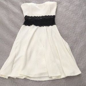 CLASSY STRAPLESS DRESS🖤‼️ NEVER WORN